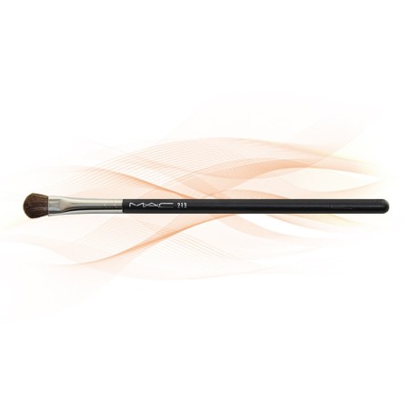 MAC 213 Fluff Brush