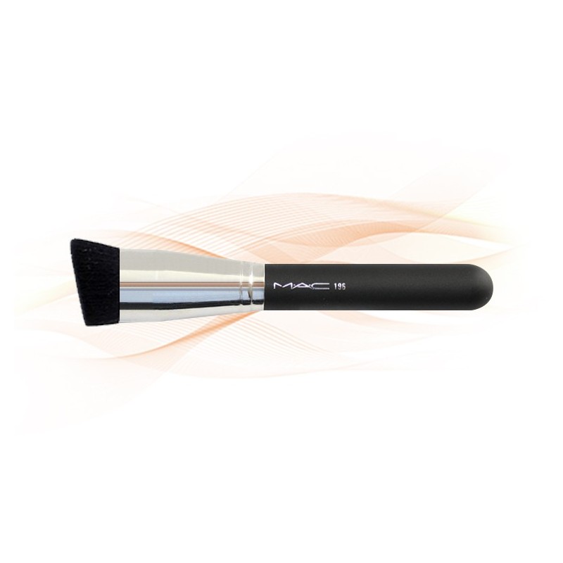 MAC 196 Slanted Flat Top Foundation Brush